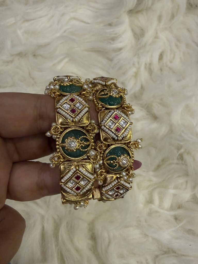 Traditional Gold-Plated Kundan and Emerald Green Meenakari Kada Bangle