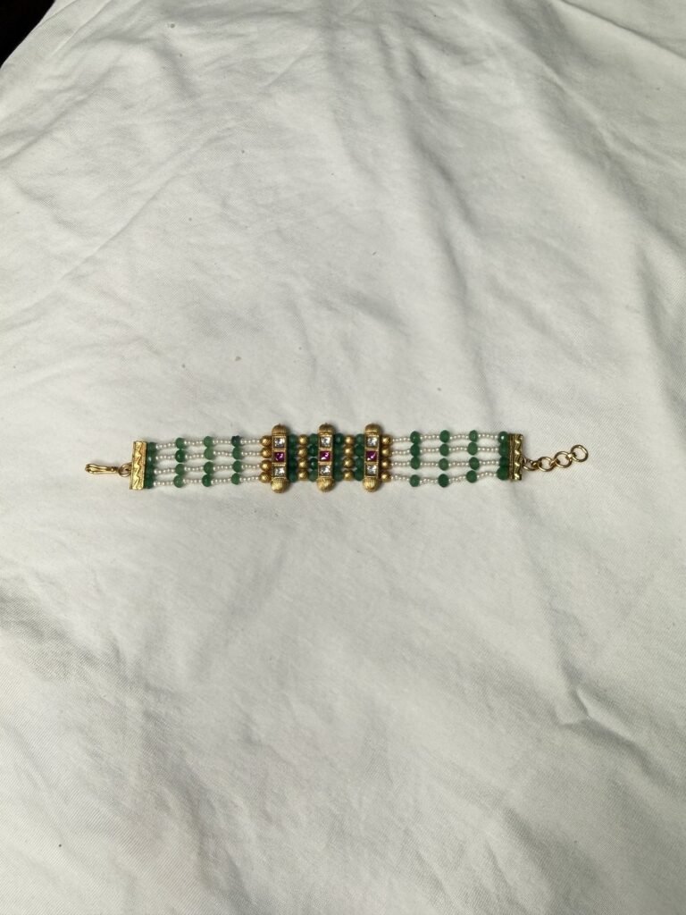 Elegant Green Beaded Bracelet with Golden Accents