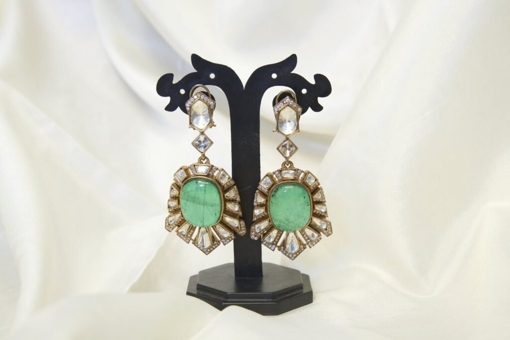 Elegant Vintage-Style Emerald Drop Earrings with Crystal Embellishments