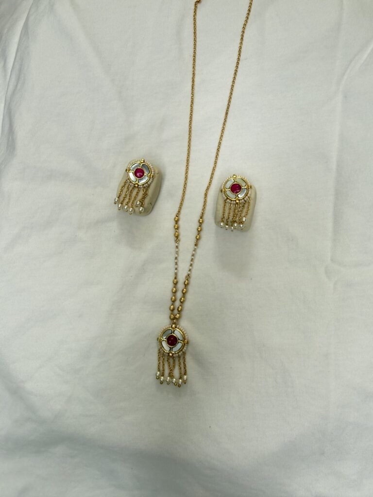 Golden Tassel Pendant Jewelry Set with Red Stone