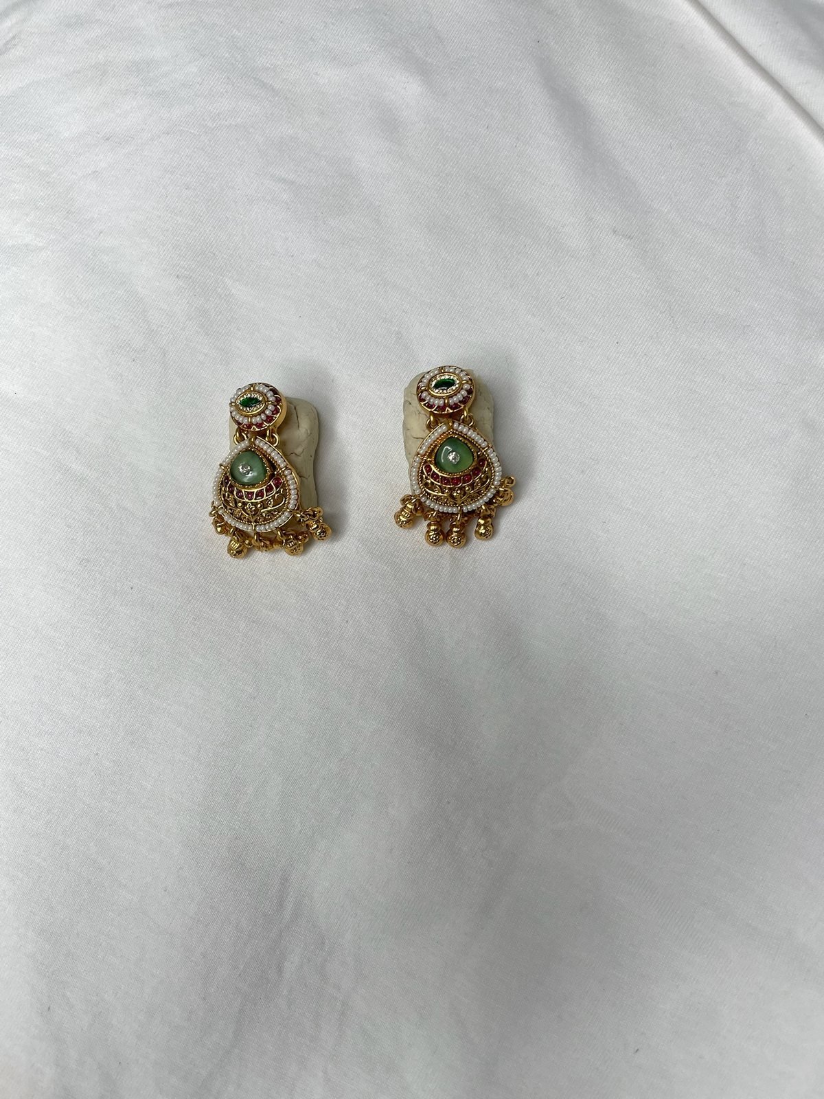 Gold-Plated Green Stone Kundan Necklace Set with Matching Earrings - Image 3