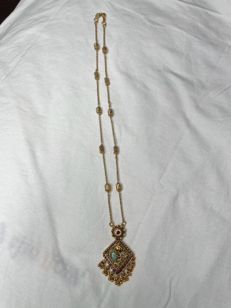 Traditional Gold-Toned Kundan Pendant Necklace Set with Matching Earrings
