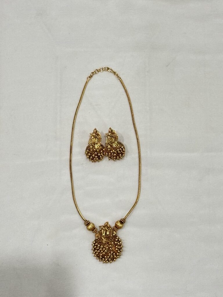 Traditional Gold-Toned Pendant Necklace Set with Matching Earrings