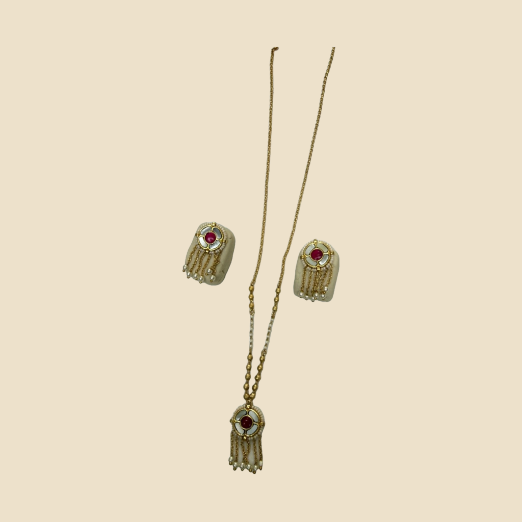 Golden Tassel Pendant Jewelry Set with Red Stone