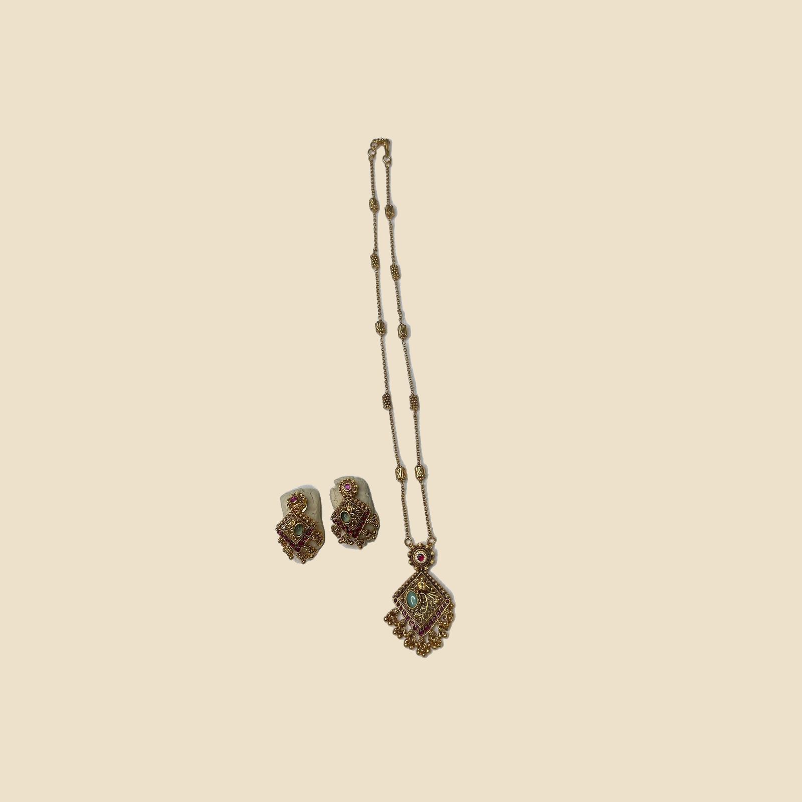 Traditional Gold-Toned Kundan Pendant Necklace Set with Matching Earrings - Image 2