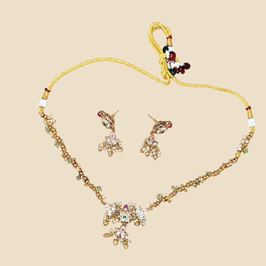 Antique Gold Kundan Floral Pendant Necklace Set